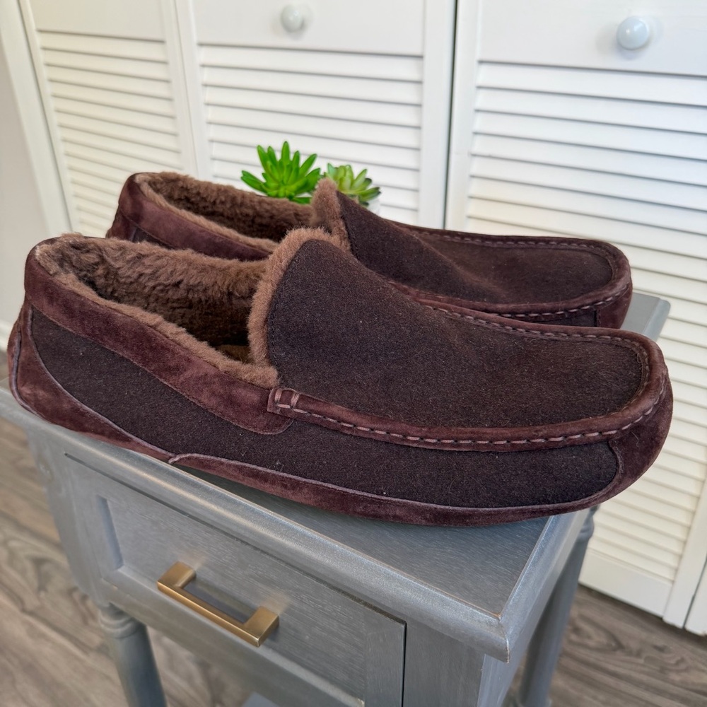 Size 18 UGG Ascot Espresso Brown Slip on Loafers Moccasins Slippers